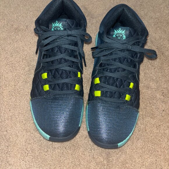 NEW Men's Nike Lebron Witness 8 Basketball Shoes 10M (fits like 9M) - Picture 3 of 12